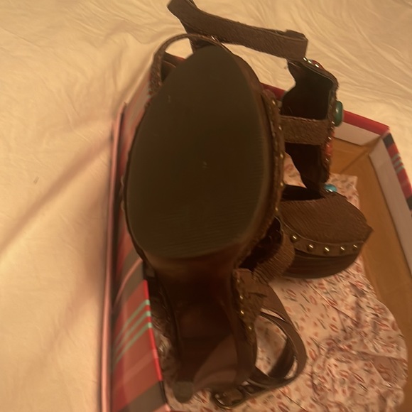 Brown decorated Steve Madden platforms - Picture 4 of 4